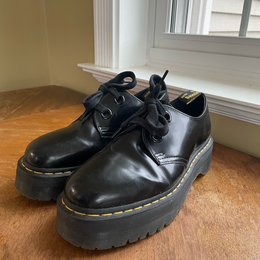 Dr Martens Holly platform shoes size 10 (fit like 10.5/11) shiny black leather